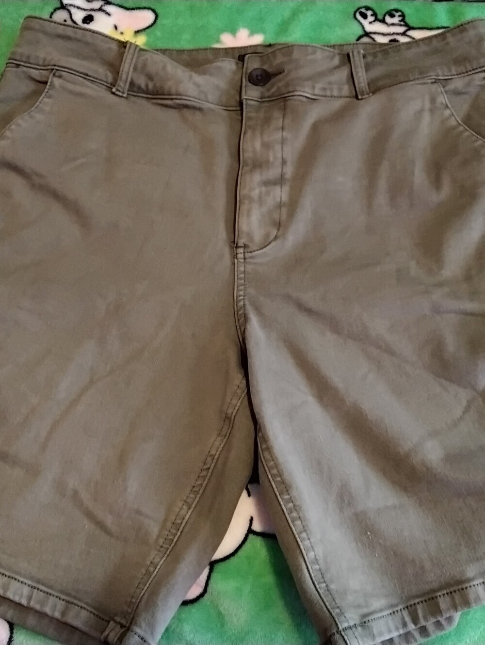  Paige Philips men's size 36W 8.5L khaki chinos olive green shorts with stretch 